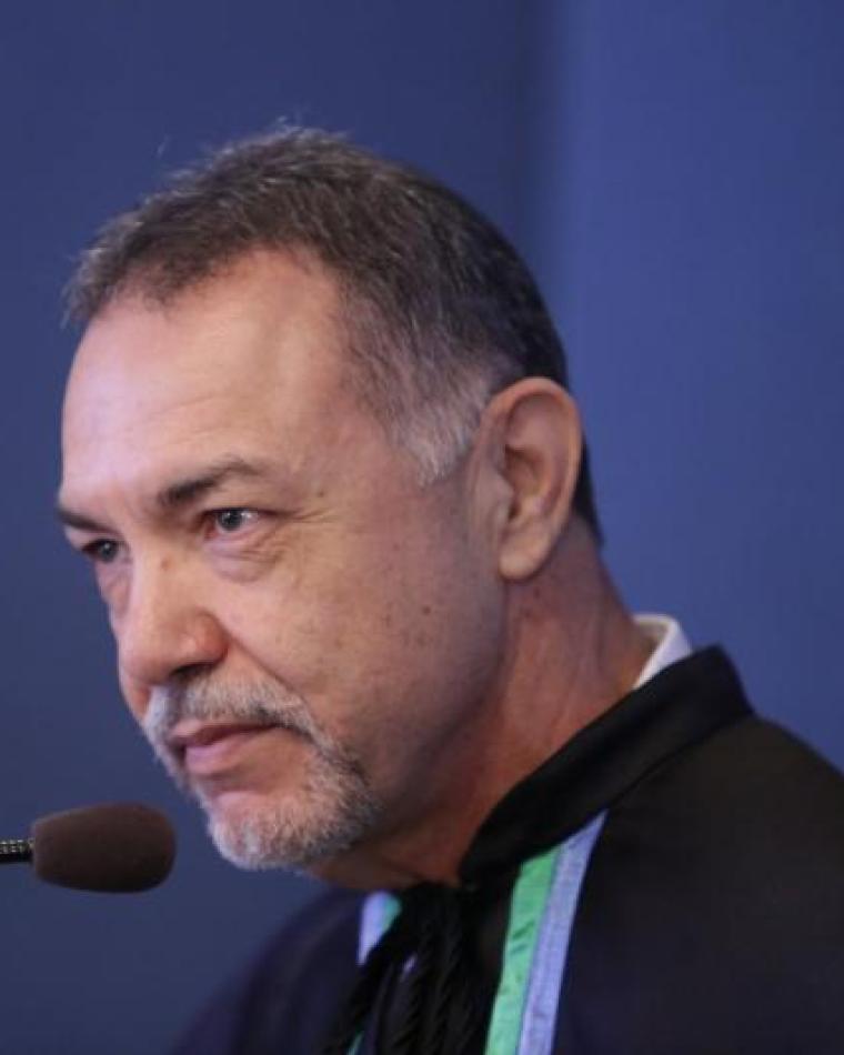 Prof. Paulo César DE MORAIS